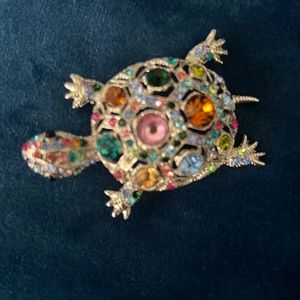 Women’s shoot turtle rhinestone multi colored gems brooch, Size 2 1/2 x 2“